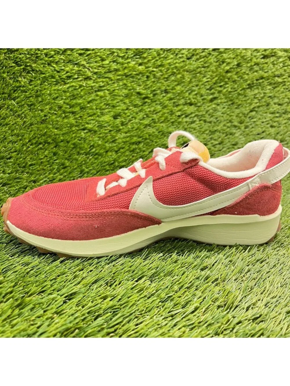 Nike Waffle Debut Vintage Womens Size 7.5 Red Sail Gum Running Shoes Sneakers